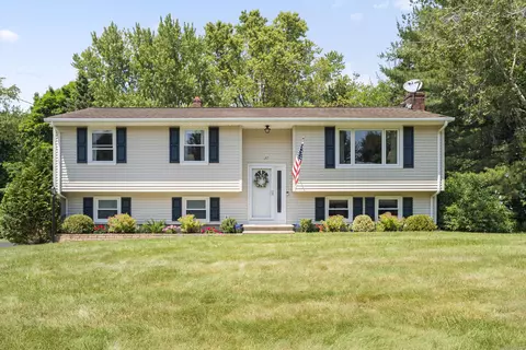 37 Jamestown Cir, Wallingford, CT 06492