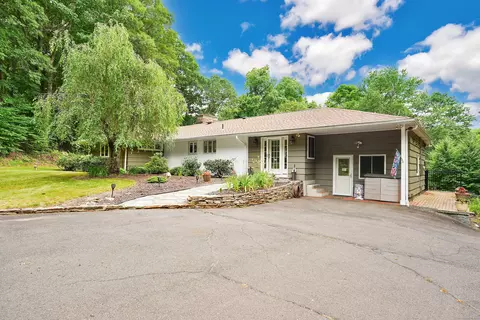 261 Box Mountain Dr, Vernon, CT 06066