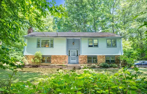 1 Ferro Ct, East Lyme, CT 06333
