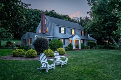 519 Mountain Rd, West Hartford, CT 06117