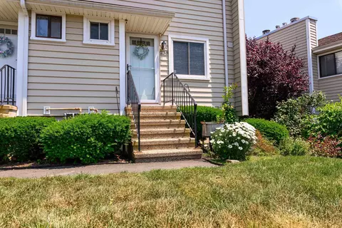 238 Monticello Dr #238, Branford, CT 06405