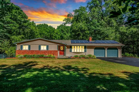 20 Hillyndale Rd, Mansfield, CT 06268