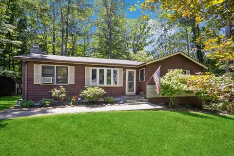 15 Nutmeg Dr, New Milford, CT 06776