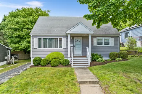 19 Margaret St, New London, CT 06320