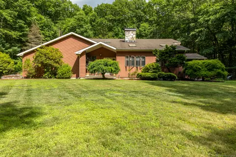 56 Ravens Croft Rd, Vernon, CT 06066