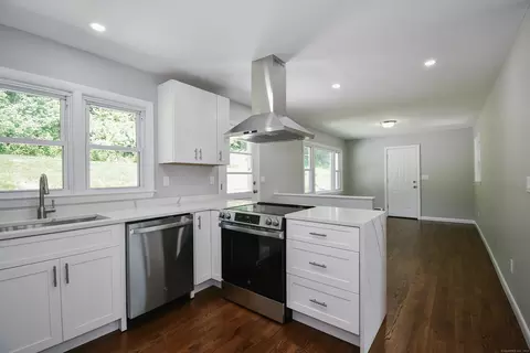 80 Hull St, Ansonia, CT 06401