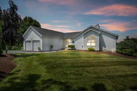 15 Jersey Dr, North Haven, CT 06473