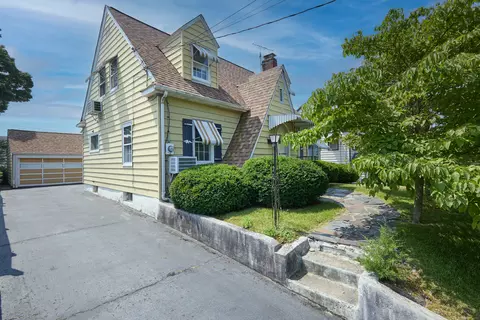 369 Cleveland Ave, Bridgeport, CT 06604