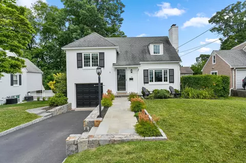 34 Francis Ln, Greenwich, CT 06831