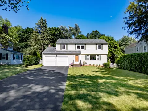 132 Lawrence Rd, Fairfield, CT 06824