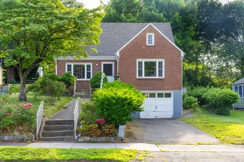 28 Sachem St, New Britain, CT 06053