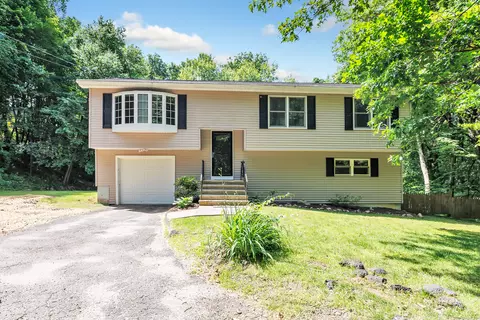 235 Crestwood Dr, Naugatuck, CT 06770