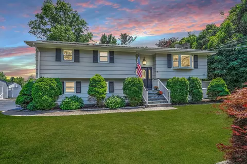 56 Magnolia Rd, Trumbull, CT 06611