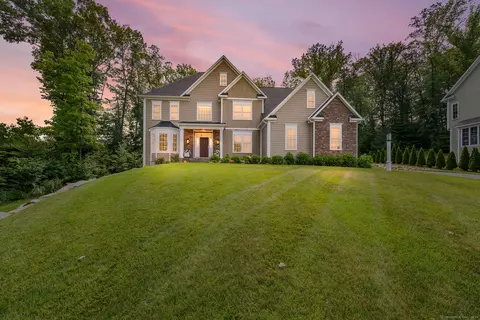 33 Bridgehampton Xing, Farmington, CT 06085 photo 1