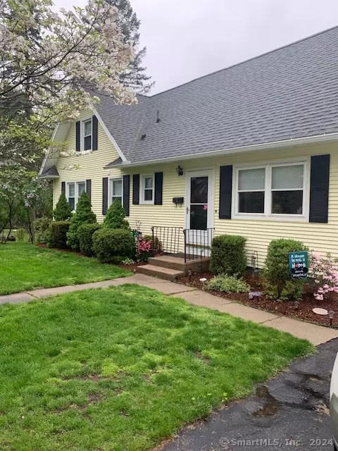 20 Grove St, Enfield, CT 06082