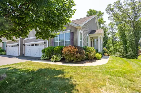 29 Lilac Ln #29, Prospect, CT 06712