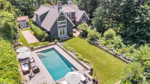 60 Crooked Trail Rd, Norwalk, CT 06853