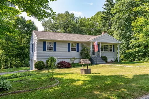 29 Hillendale Dr, New Milford, CT 06776