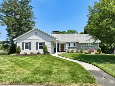 42 Lincoln Ave, West Hartford, CT 06117