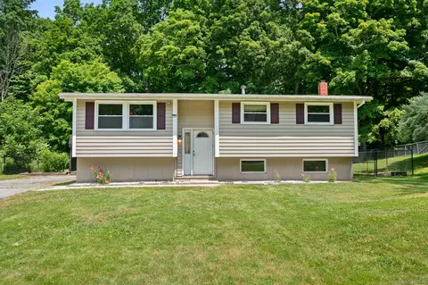 46 Highland Dr, Ledyard, CT 06339