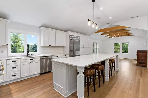 44 Burchard Ln, Norwalk, CT 06853