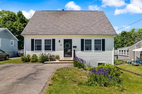 16 Thompson St, Stonington, CT 06379