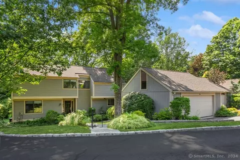 414 W Lyon Farm Dr #414, Greenwich, CT 06831