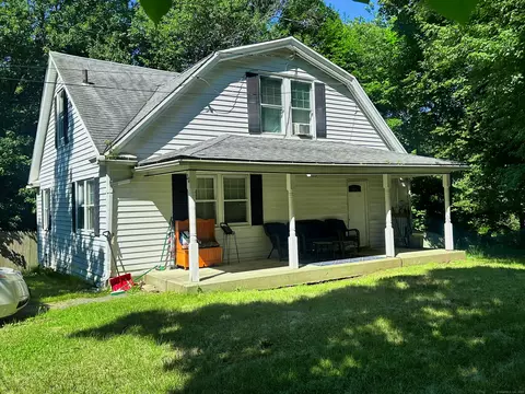 20 Bonnie Ln, Waterbury, CT 06705