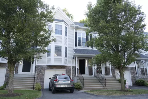 1203 Cypress Dr #1203, Danbury, CT 06811