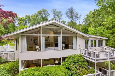 101 Juniper Rd, New Canaan, CT 06840