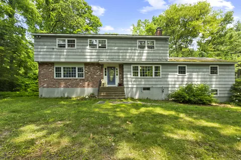 25 Shepard Rd, Woodbridge, CT 06525