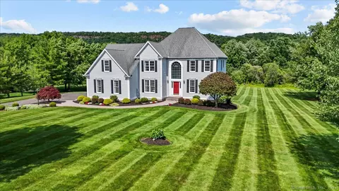 14 Marie Ln, Wallingford, CT 06492