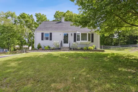81 Georgia Rd, Montville, CT 06370