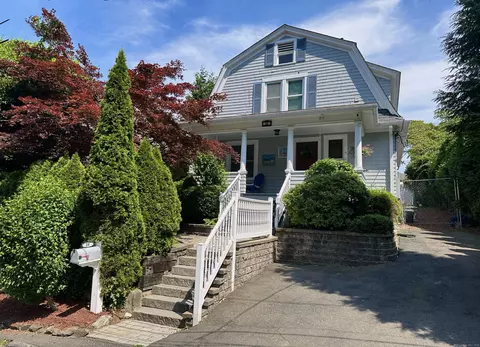 34 Park St, Shelton, CT 06484