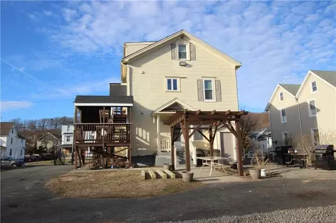 16 Cleveland St, Danbury, CT 06810