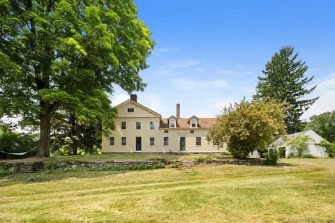 67 Day Rd, Pomfret, CT 06259