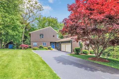 210 Tanglewood Cir, Milford, CT 06461