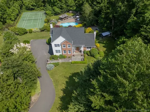 45 Barnview Ter, Brookfield, CT 06804