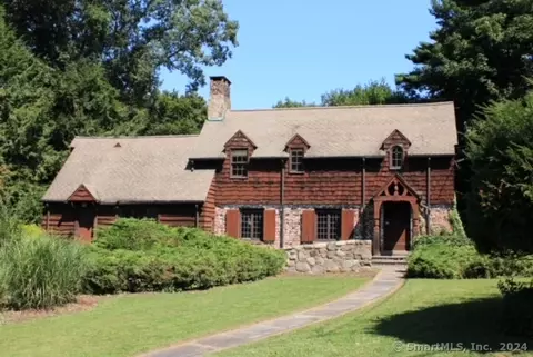 90 Tokeneke Dr, North Haven, CT 06473