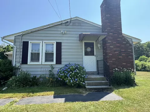 55 Pine River Rd, North Haven, CT 06473