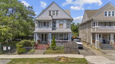 374-376 Laurel Ave, Bridgeport, CT 06605