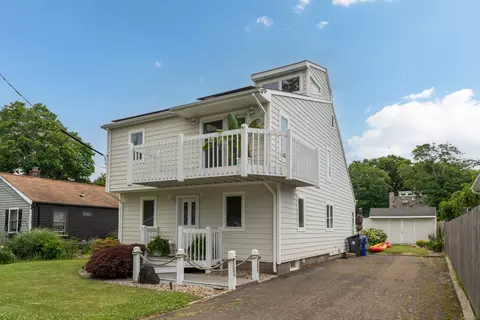 9 Grove St, Branford, CT 06405
