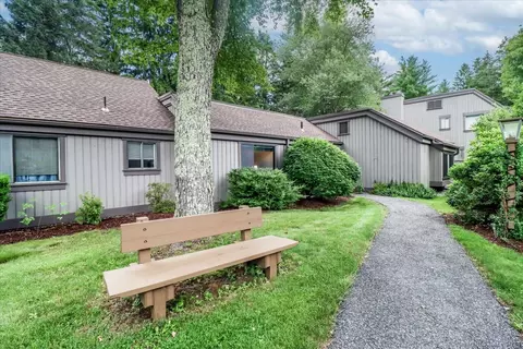500 Heritage Vlg #B, Southbury, CT 06488