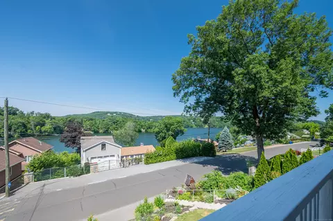 43 S Lake Shore Dr, Brookfield, CT 06804