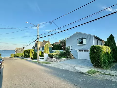 7 Farview Ave, Milford, CT 06460