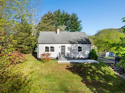 40 Edgewood Pl, Meriden, CT 06451