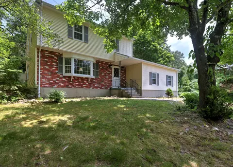 4 Sycamore Ln, Oxford, CT 06478