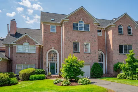 13 Governors Row #13, West Hartford, CT 06117
