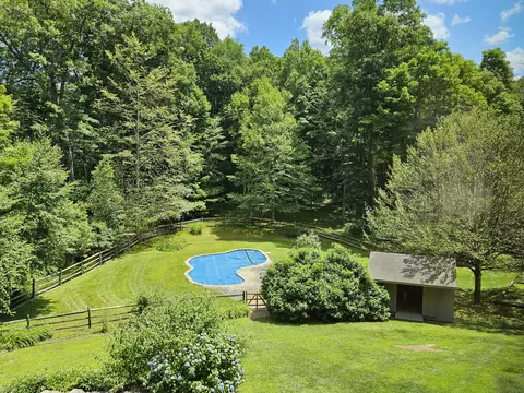 22 Forest Ridge Rd, Woodbury, CT 06798