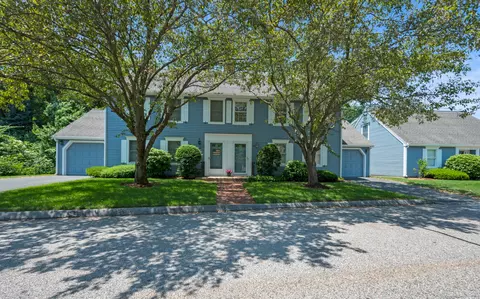 75 Willow Green Ln #75, Glastonbury, CT 06033